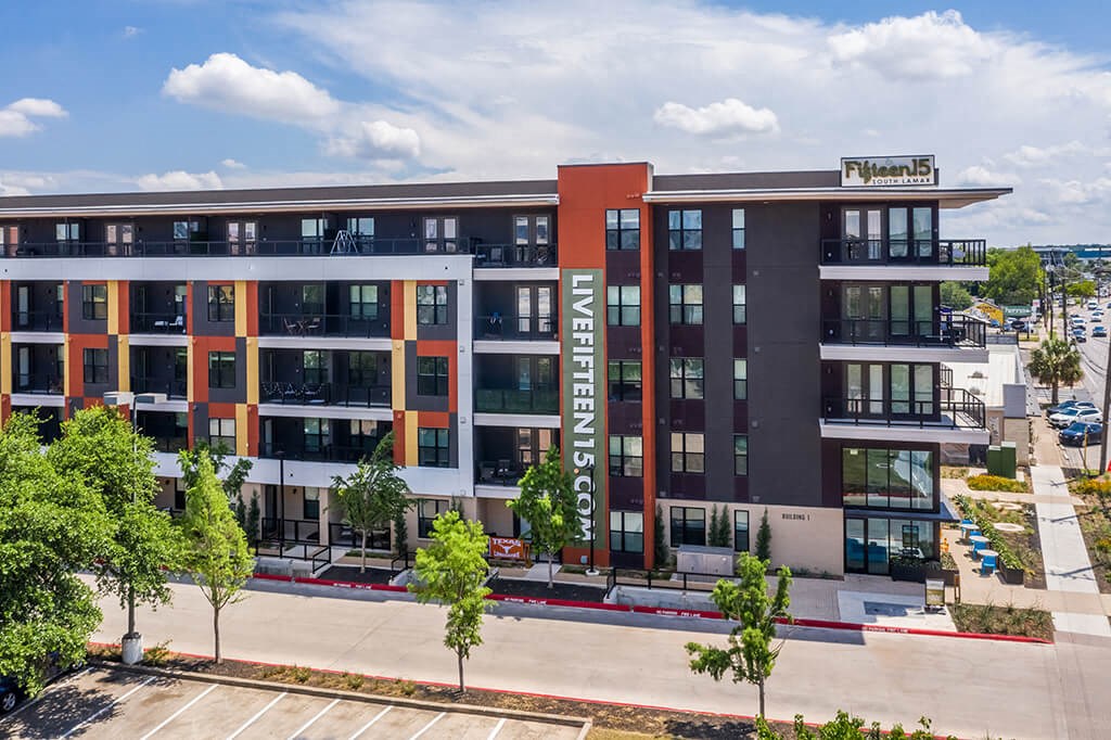 the building in which the hotel is located