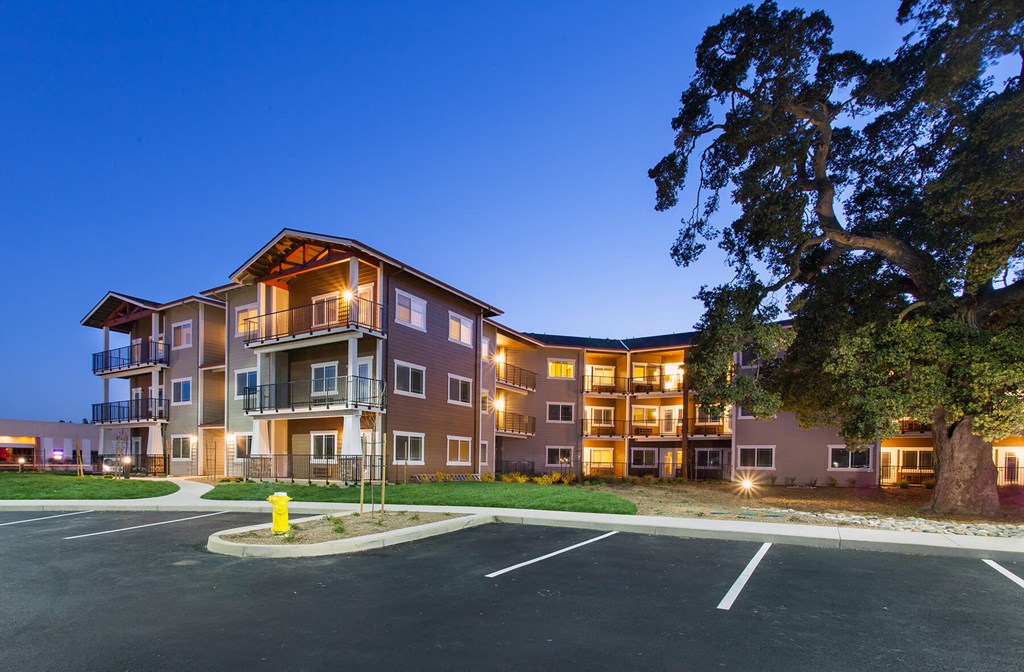 The Lodge At Morgan Hill Apartments
