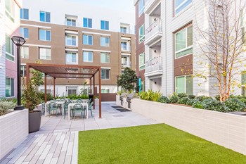 Exterior Courtyard Backyard at GEO Apartment in Fremont CA - Photo Gallery 13