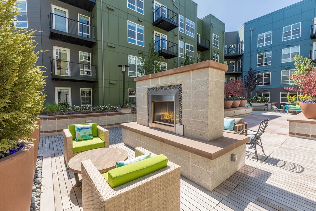 Exterior Courtyard Fire Lounge at Aspect at Totem Lake Apartments in Kirkland WA