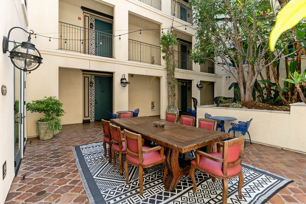 Exterior Courtyard Spanish Garden Open Air Cafe