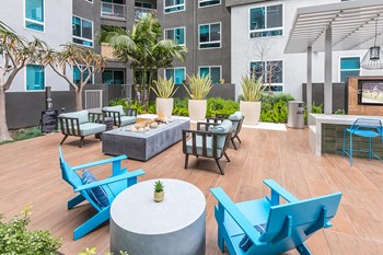 Exterior Courtyard Spark Fire Lounge and Seating at Aura Apartment Homes in Orange CA - Photo Gallery 28