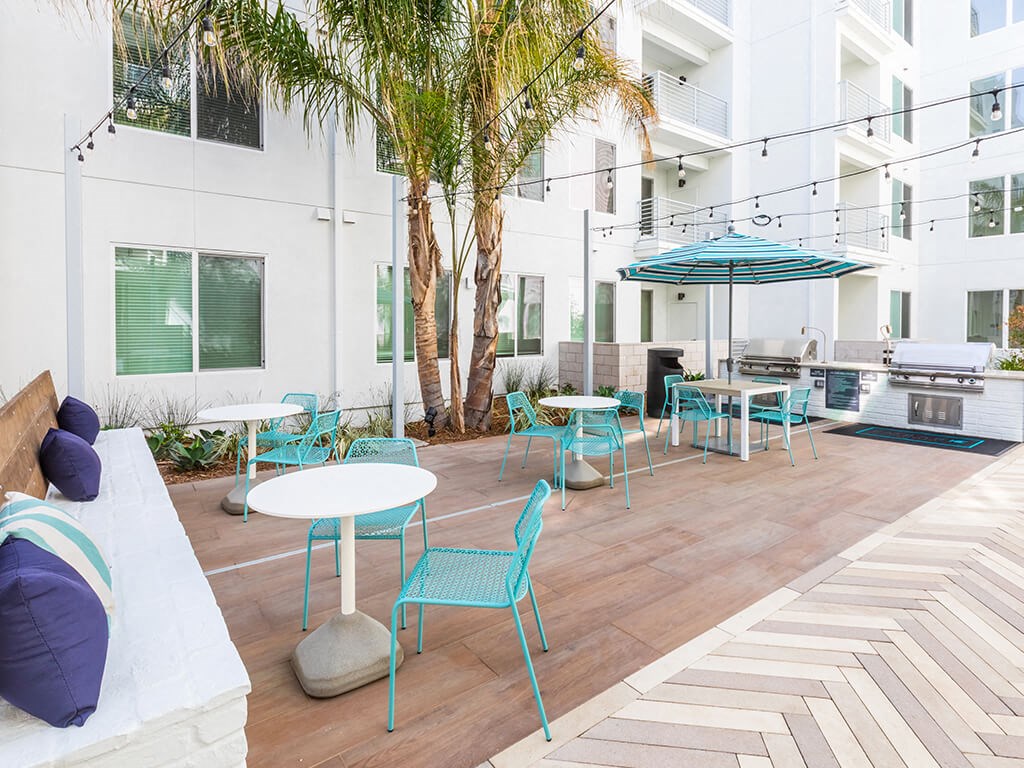 Exterior Courtyard The Park Grills at Embark Apartments in Fremont CA