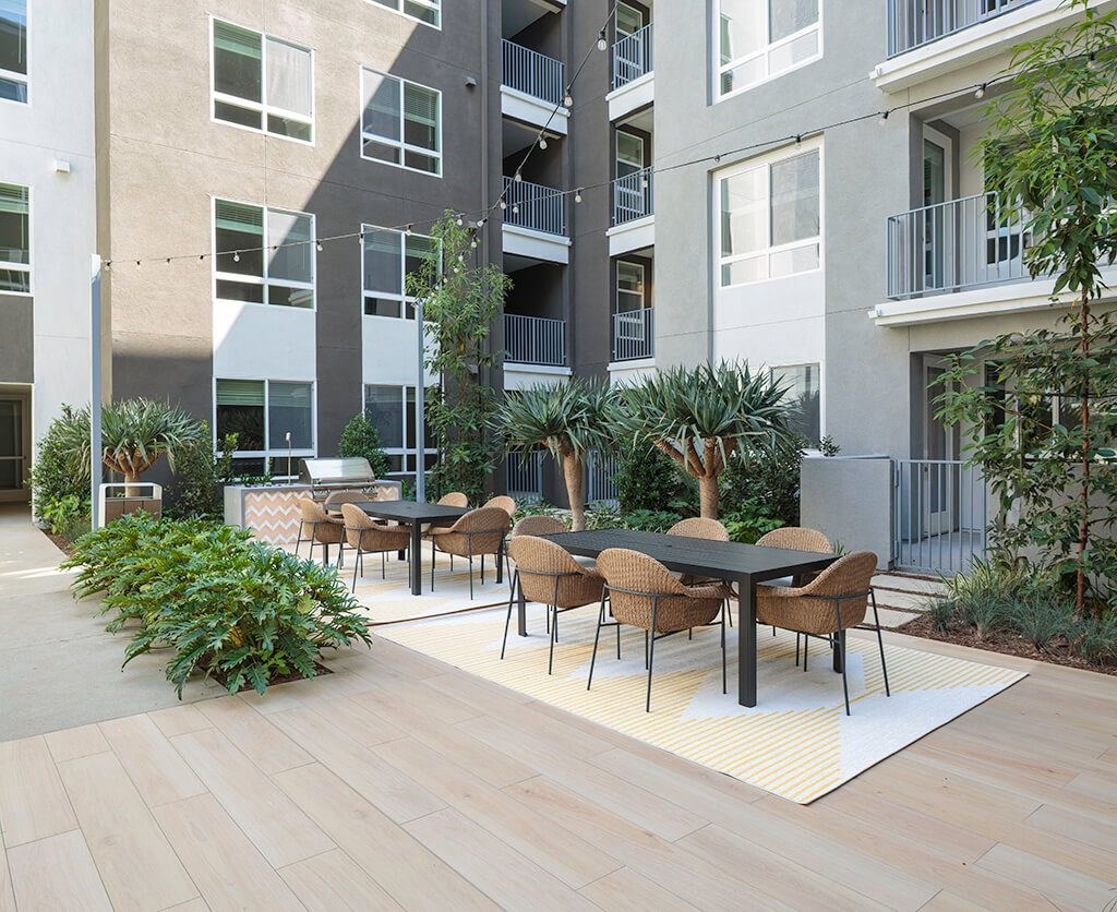 Exterior Courtyard The Patio Grill Area at The Wylden Apartments in Los Angeles CA