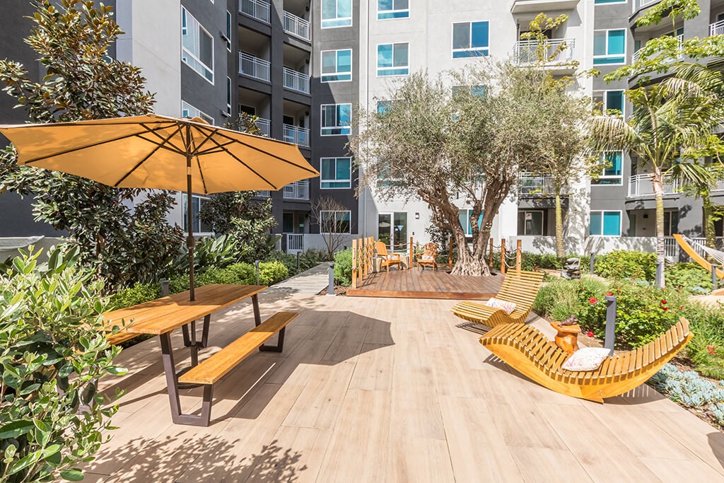Exterior Courtyard Villa Picnic Table at Vita Apartment Homes in Orange CA