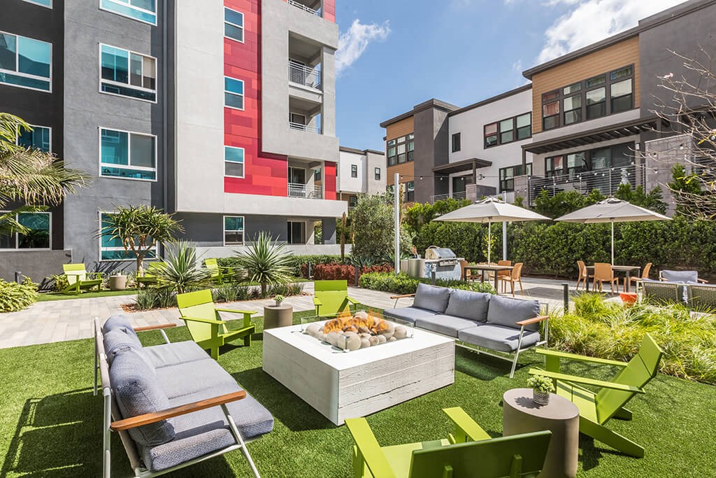 Exterior Courtyard Votive Fire Lounge at Vita Apartment Homes in Orange CA