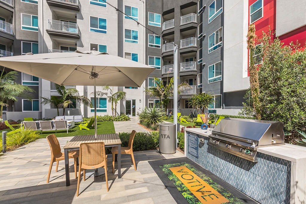 Exterior Courtyard Votive Grill at Vita Apartment Homes in Orange CA