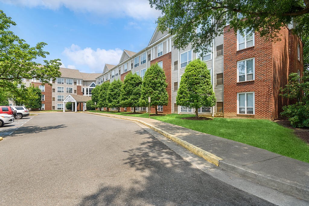 Exterior Drive at Guardian Place in Richmond, VA
