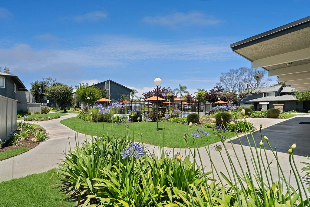 Exterior Landscaping Pool and Walkway at Westchester Park Apartments in Tustin CA