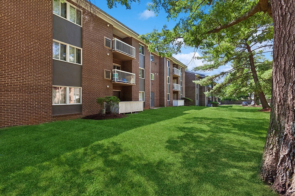 Outside landscaping at Parklane Apartments in Gaithersburg MD