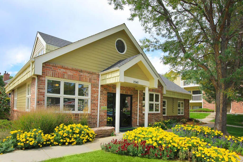 Exterior Leasing Office at Rock Peak on Sunset Apartments in Longmont CO