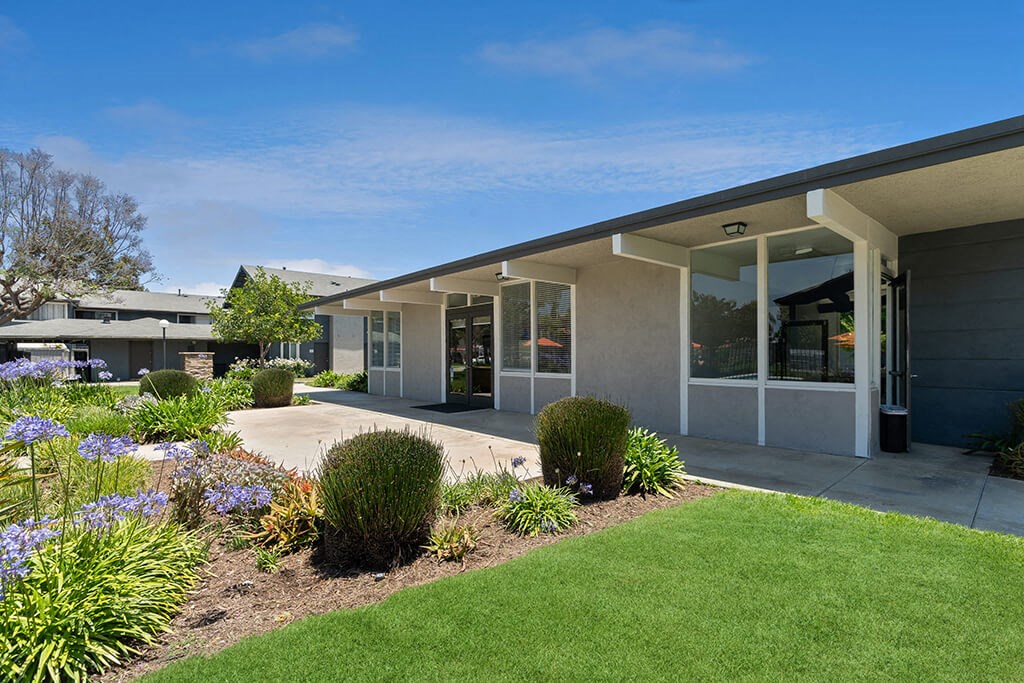 Exterior Leasing Office at Westchester Park Apartments in Tustin CA