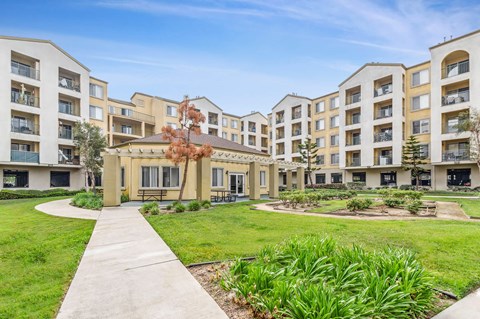 Exterior Main Courtyard at Harvard Yard Apartments
