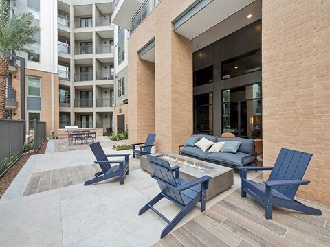 Exterior Social Lounge Patio Fire Table Heights at 1520 Apartments in Houston TX