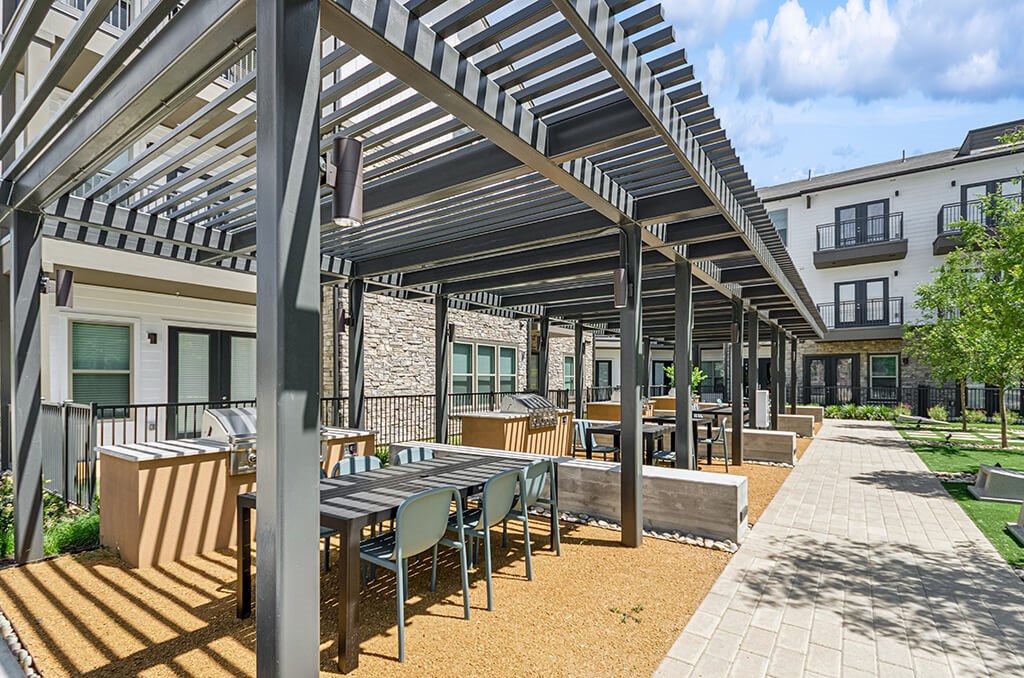 Exterior The Grill Courtyard Grill at The Waylon Apartments and Townhomes in McKinney TX