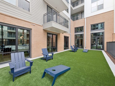 Exterior West Pool Courtyard Game Lawn Heights at 1520 Apartments in Houston TX