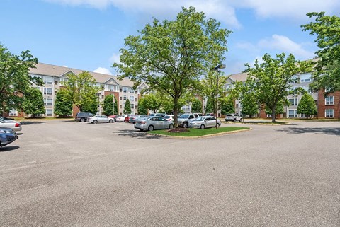 Exterior and Parking at Guardian Place in Richmond VA