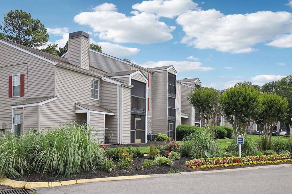 Exterior apartments at Priest Lake in Nashville TN