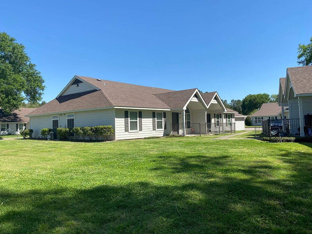 Exterior of leasing office at Dayton Park Apartments in Dayton TX