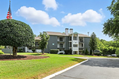 Exterior greenery at Newport Apartment Homes in Nashville TN