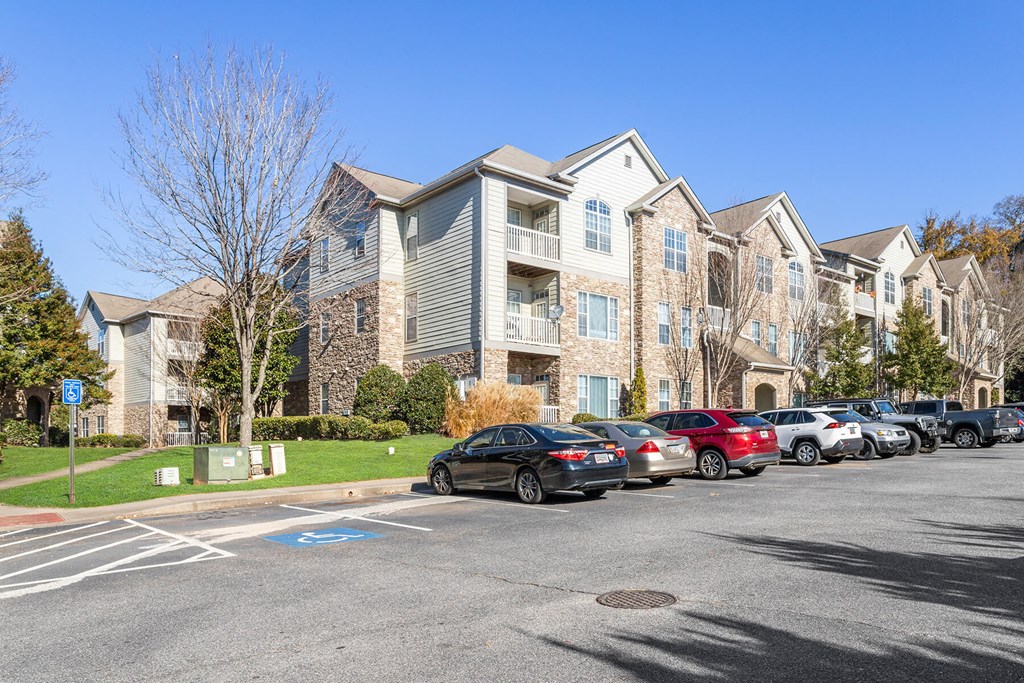 Exterior parking lot at Longwood Vista Apartments in Atlanta GA