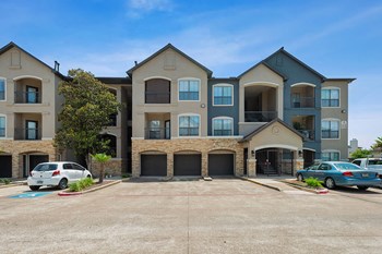 Exterior parking spaces at Parkway Senior Apartments in Pasadena TX - Photo Gallery 16