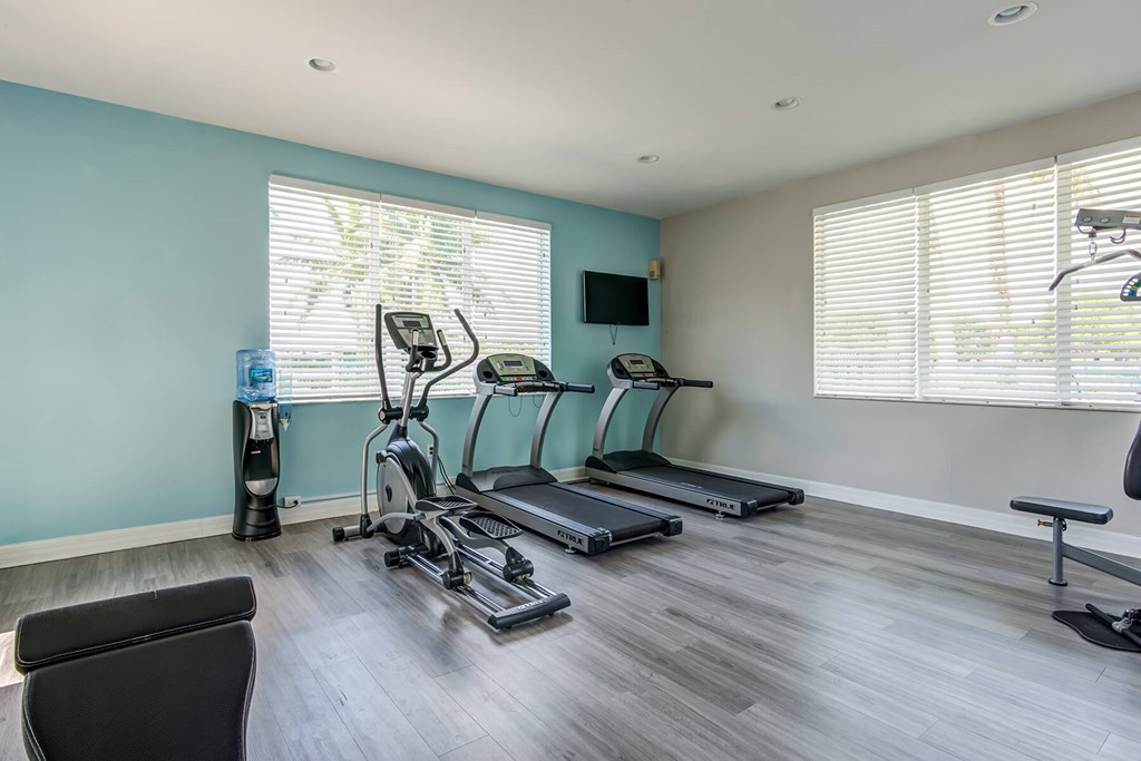 Fitness center at Cedar Grove Apartments in Miami FL