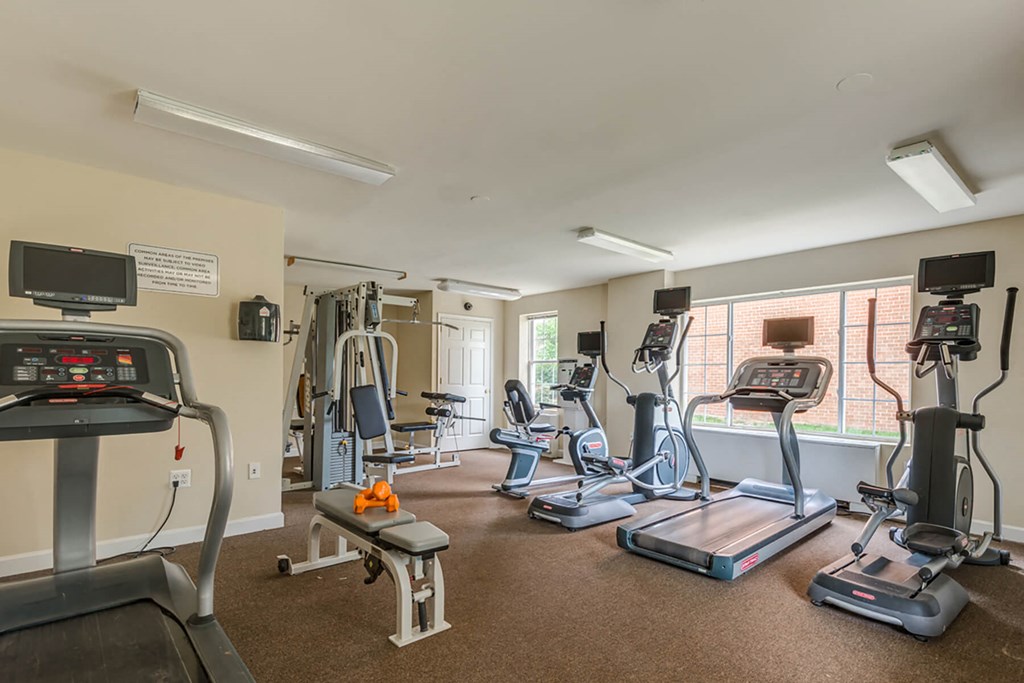Fitness center at Leesburg Apartments in Leesburg VA