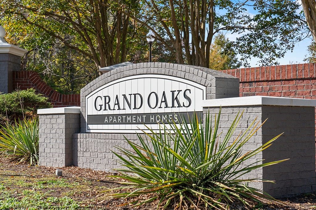 Exterior monument sign for Grand Oaks in Chester VA