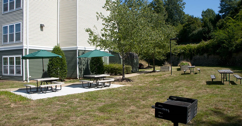Grilling area at Victoria Park Apartments