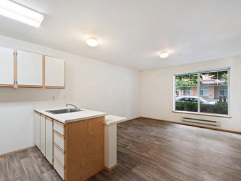 Kitchen counter at Boardwalk in Olympia WA - Photo Gallery 3