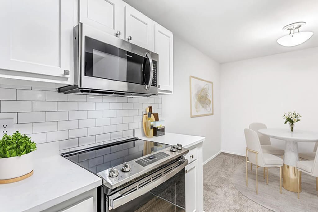 Kitchen oven at Landmark at Wynton Pointe Apartment Homes in Nashville TN