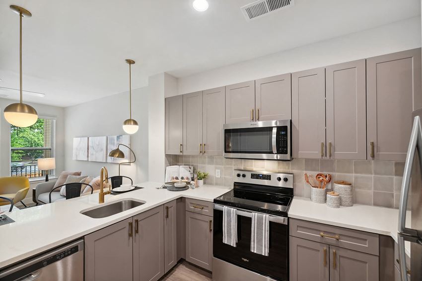 Kitchen with stainless steel appliances 2 - Photo Gallery 1