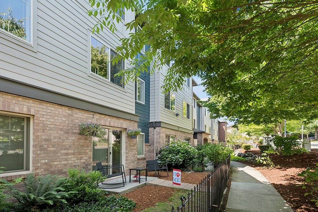 Outdoor landscaping at Alderwood Court in Lynnwood WA