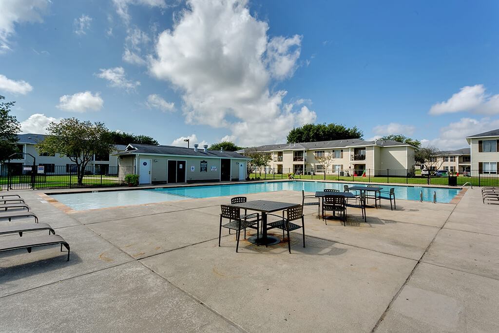 Large pool deck at Paradise Oaks apartments in Austin TX