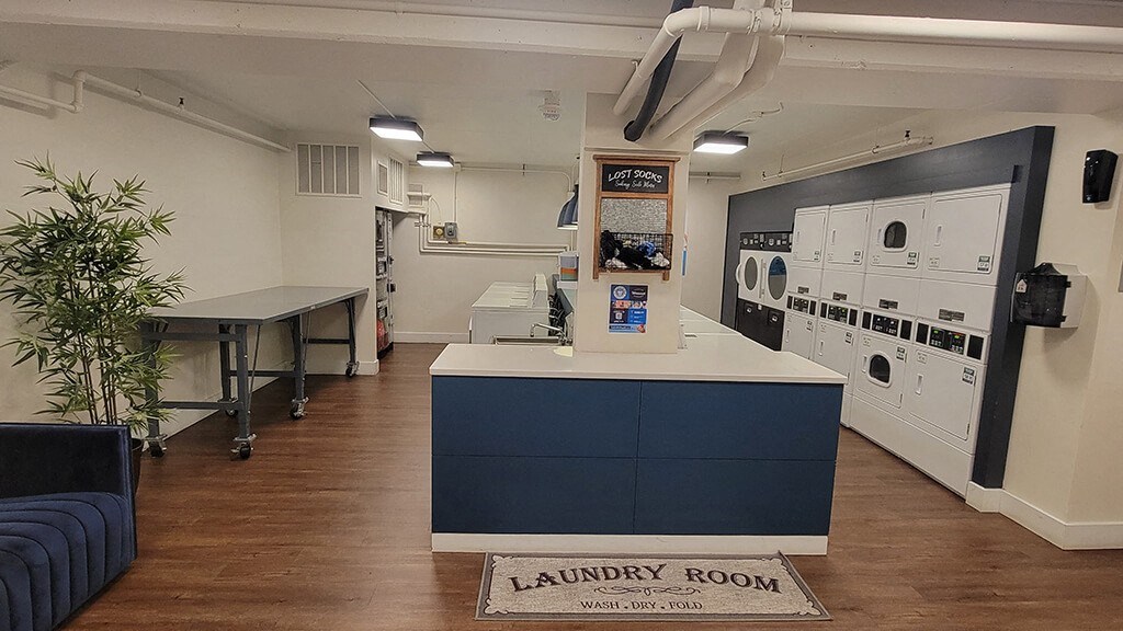 Laudry Center Folding Area at 735 St Clair Apartments in Portland OR