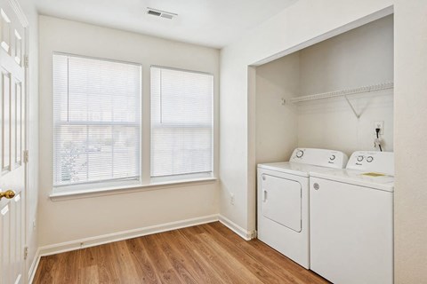 Laundry area at Broadwater Townhomes in Chester VA