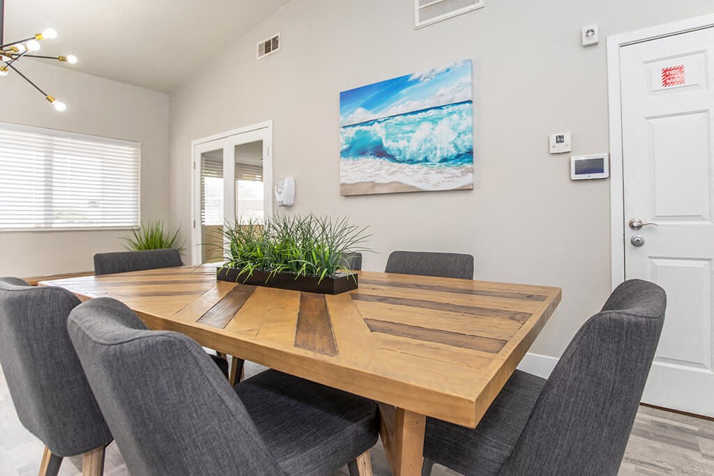 Leasing lobby meeting table at Tides at Cheyenne Apartments in Las Vegas NV