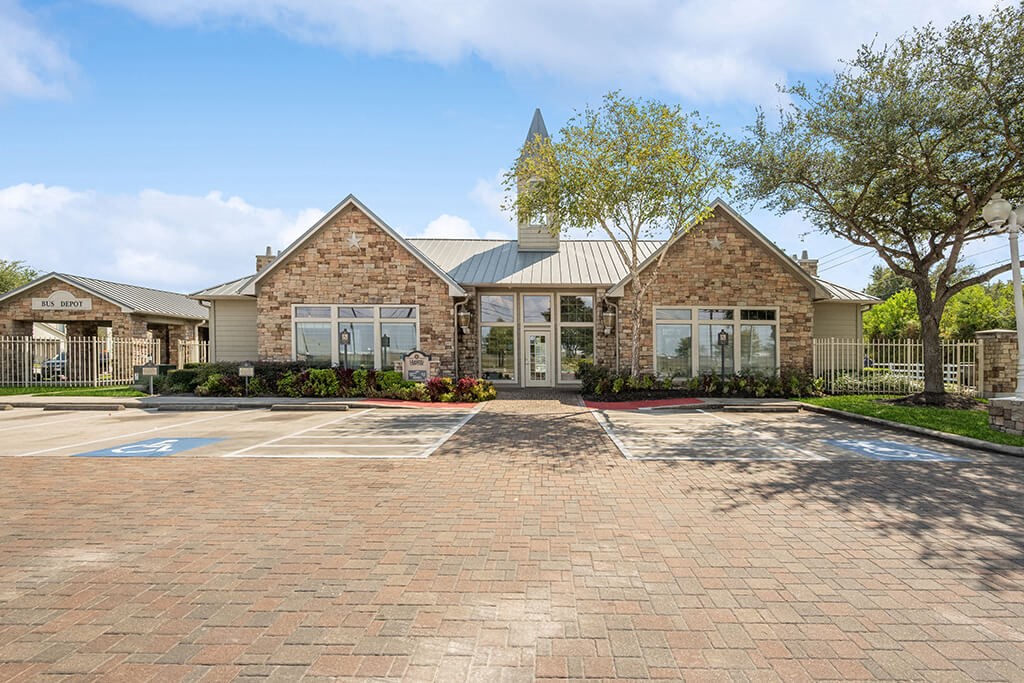 Leasing office at Fallbrook Ranch in Houston TX