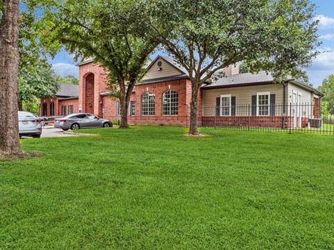 Exterior of leasing center at Hollow Creek Apartments in Conroe TX