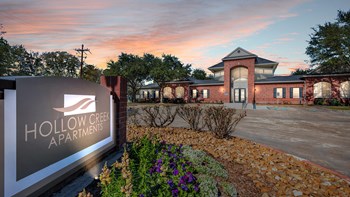 Leasing Office at Hollow Creek in Conroe TX - Photo Gallery 14