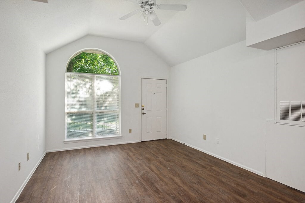 Living Room at Dayton Park Apartments in Dayton, TX
