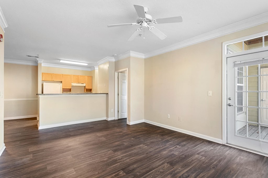 Living room with ceiling fan at Longwood Vista Apartments in Atlanta GA