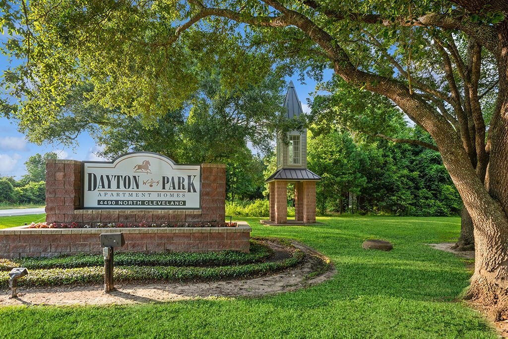 Monument Sign at Dayton Park Apartments in Dayton, TX