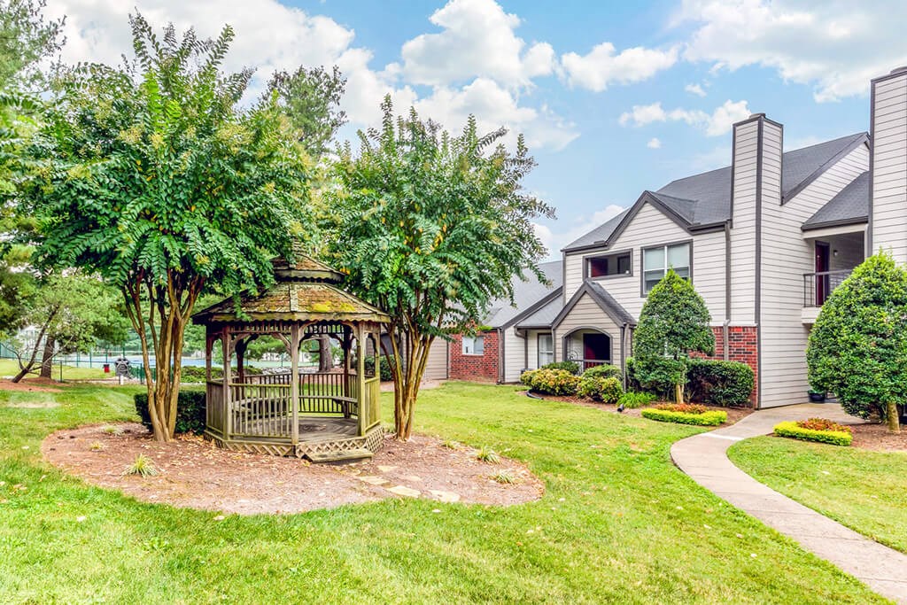 Outdoor landscaping at Landmark at Wynton Pointe Apartment Homes in Nashville TN