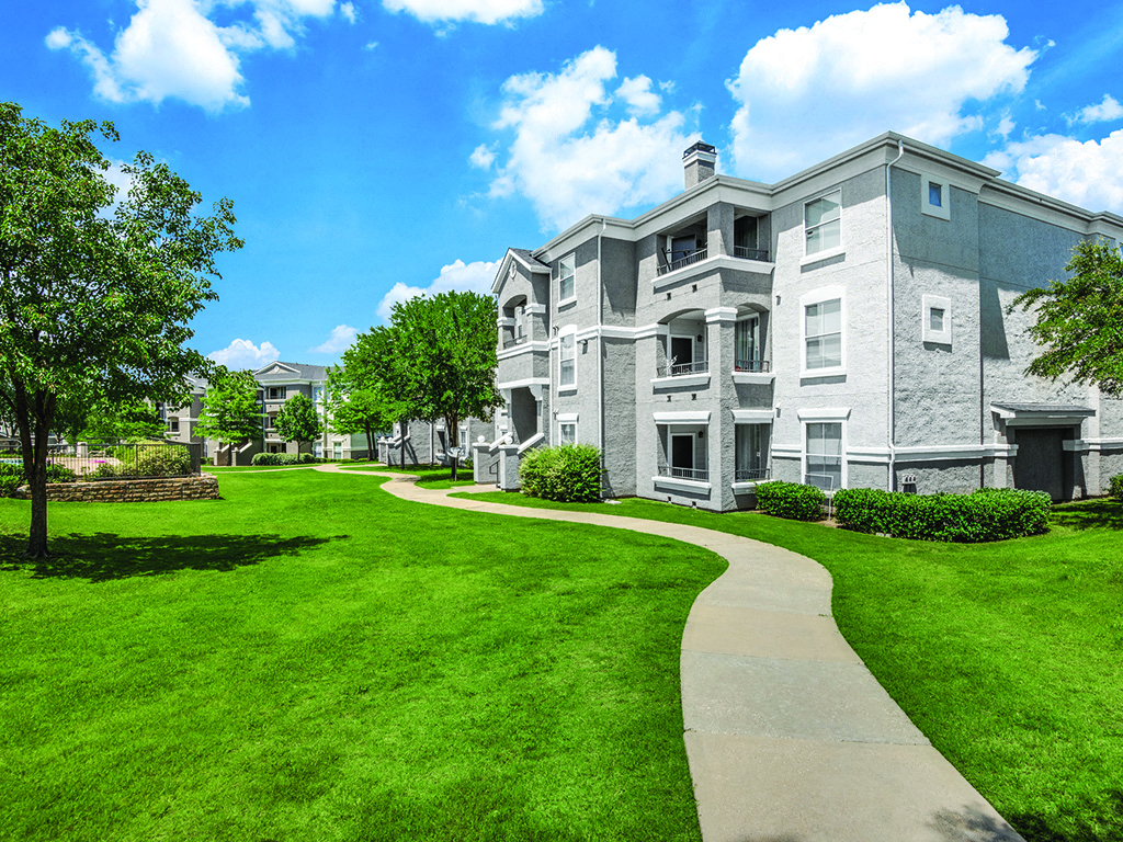 Park setting at Kensley Apartment Homes