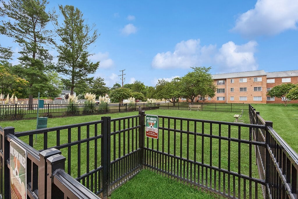 Pet park at Leesburg Apartments in Leesburg VA