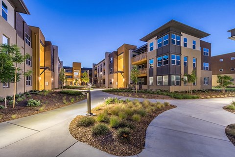 Exterior Courtyard at Dusk at The Braydon Apartments in Napa CA