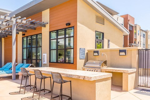 Poolside grills at The Braydon Apartments in Napa CA