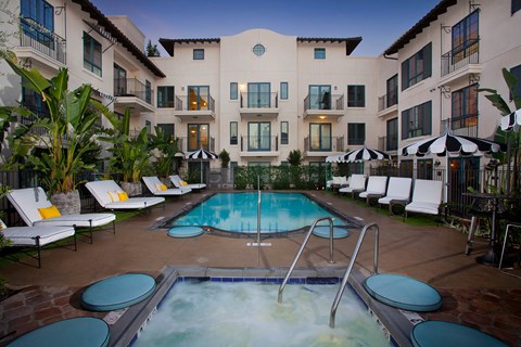 Pool Royal Plaza